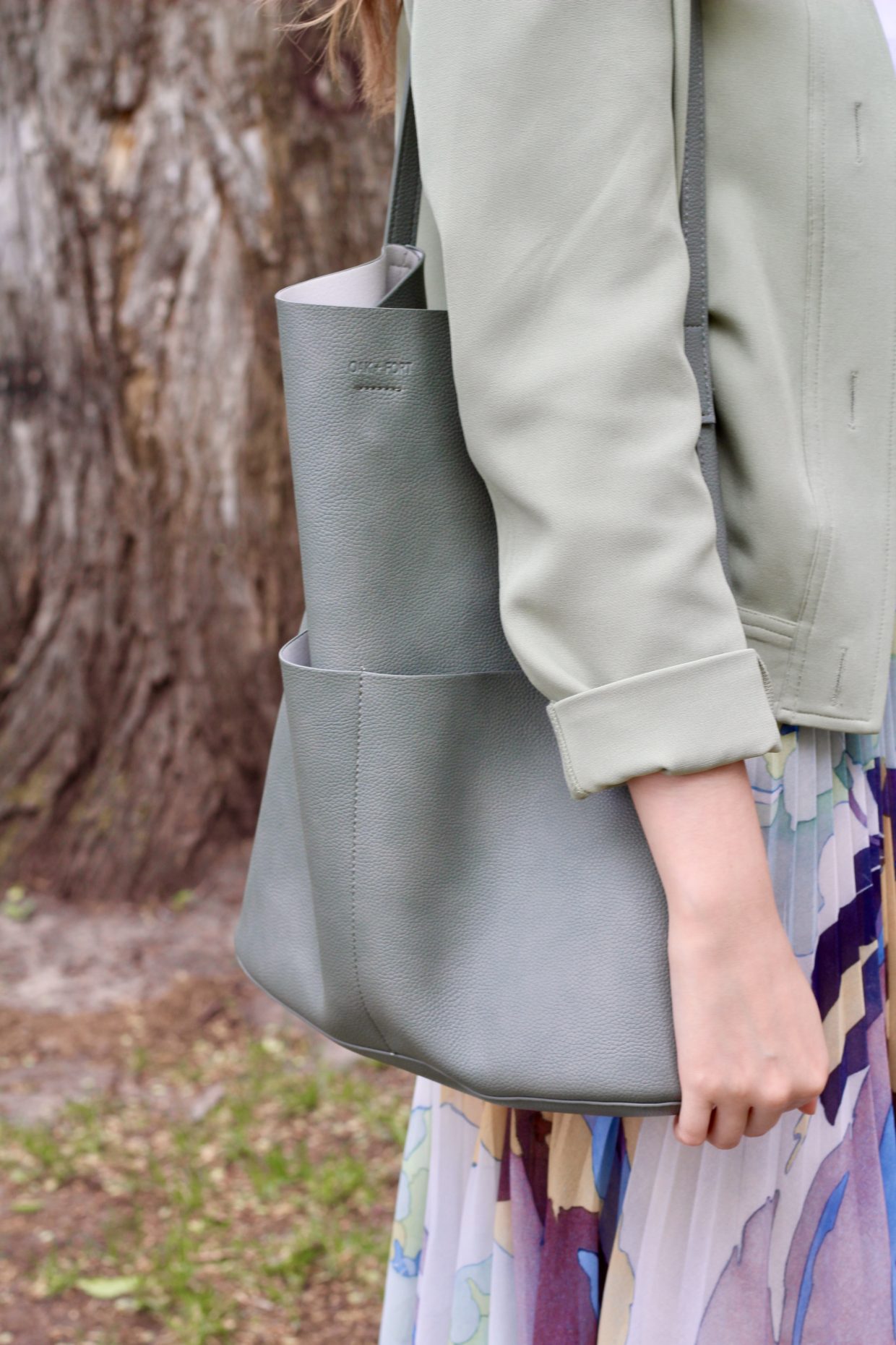 Oak and Fort slouchy leather tote sage green