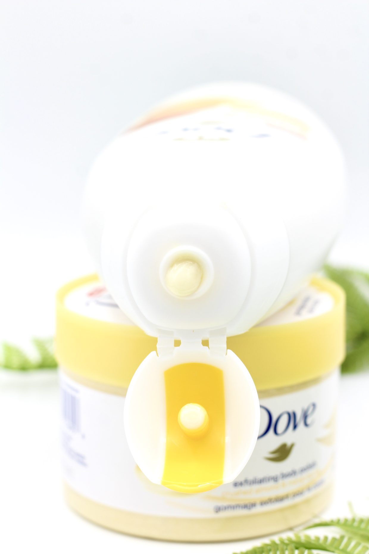 Dove Glowing Body Wash mango butter and almond butter