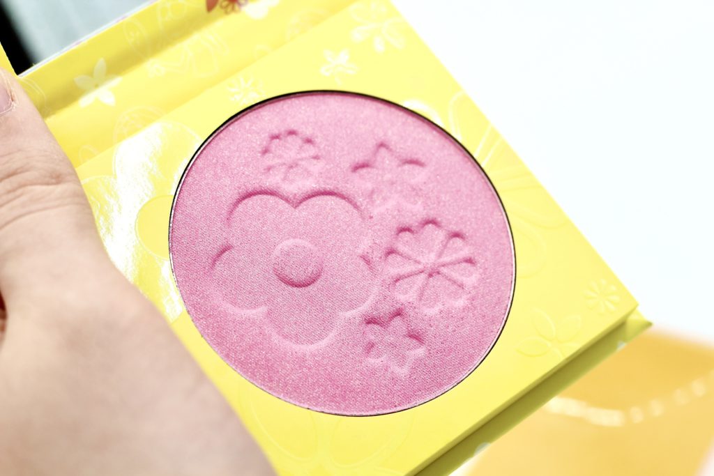 Colourpop Pressed Powder Blush in the shade, Dee-Lish review