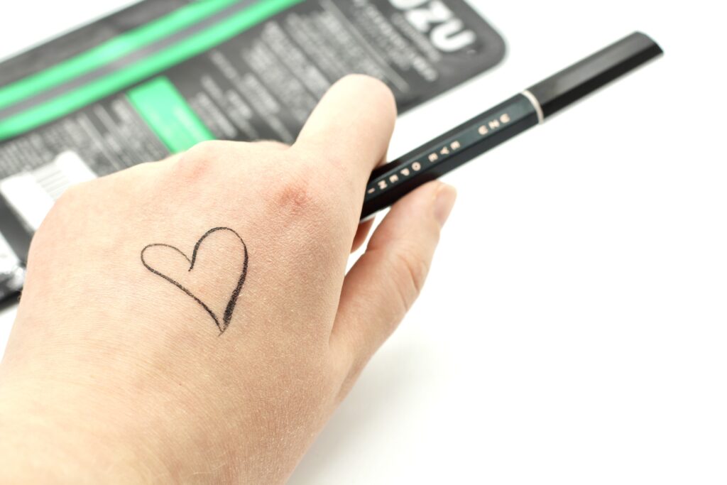 Uzu eye opening liner green black swatch