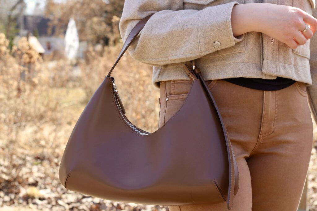 Oak and fort brown sling bag