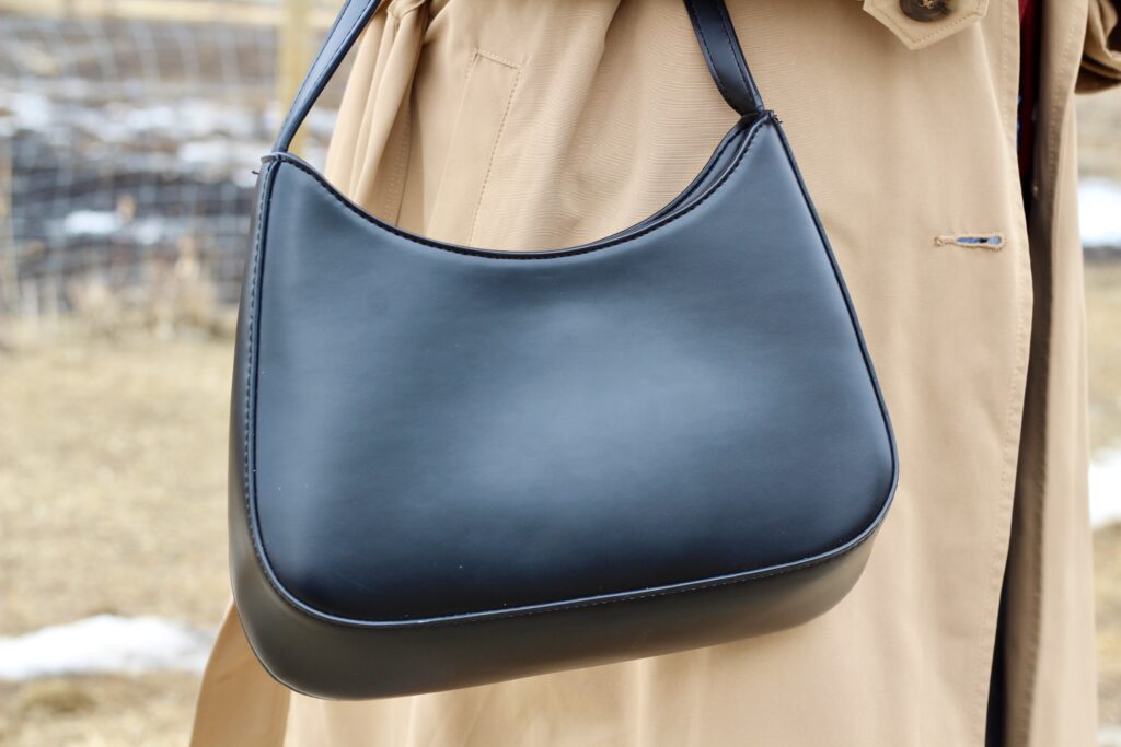 Oak and Fort Black Leather Purse
